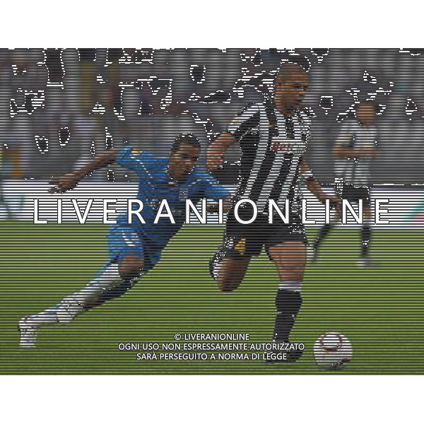 TORINO 16/09/2010 UEFA EUROPA LEAGUE 2010-2011 - PARTITA JUVENTUS vs LECH POZNAN nella foto : Luis Henriquez / Felipe Melo ©  Maciej Nowaczyk / Newspix.pl- AG. ALDO LIVERANI SAS italy only *** Local Caption *** 