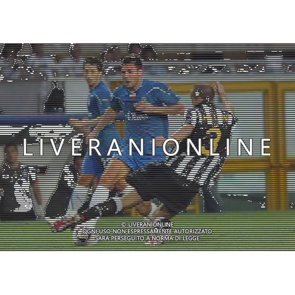 TORINO 16/09/2010 UEFA EUROPA LEAGUE 2010-2011 - PARTITA JUVENTUS vs LECH POZNAN nella foto : Grzegorz Wojtkowiak / Giorgio Chiellini ©  Maciej Nowaczyk / Newspix.pl- AG. ALDO LIVERANI SAS italy only 