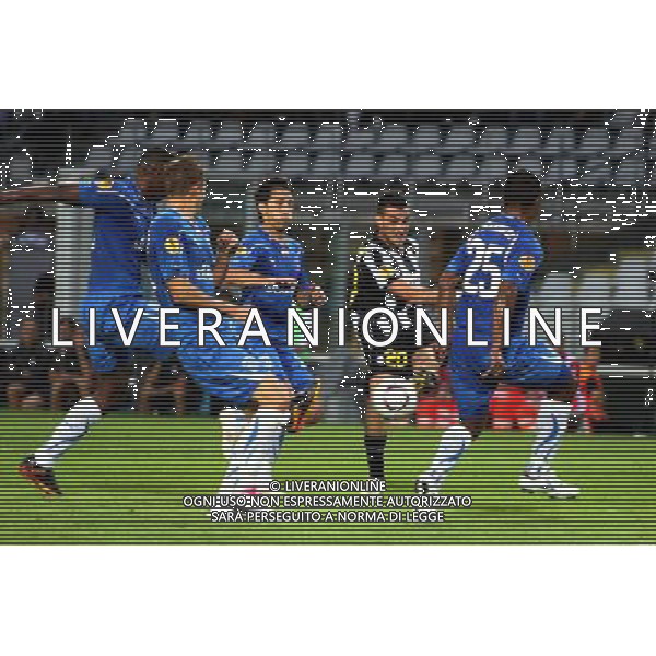 TORINO 16/09/2010 UEFA EUROPA LEAGUE 2010-2011 - PARTITA JUVENTUS vs LECH POZNAN nella foto: DAVIDE LANZAFAME (JUVE) MARCIN KIKUT ©  JAKUB PIASECKI CYFRASPORT/NEWSPIX.PL- AG. ALDO LIVERANI SAS italy only *** Local Caption *** 
