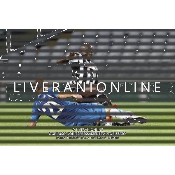 TORINO 16/09/2010 UEFA EUROPA LEAGUE 2010-2011 - PARTITA JUVENTUS vs LECH POZNAN nella foto: DIMITRIJE INJAC (LECH) , (P) MOHAMED SISSOKO (JUVE) ©  JAKUB PIASECKI CYFRASPORT/NEWSPIX.PL- AG. ALDO LIVERANI SAS italy only *** Local Caption *** 