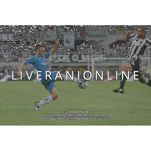 TORINO 16/09/2010 UEFA EUROPA LEAGUE 2010-2011 - PARTITA JUVENTUS vs LECH POZNAN nella foto: SLAWOMIR PESZKO (L), MOHAMED SISSOKO ©Ê LUKASZ GROCHALA/CYFRASPORT/NEWSPIX.PL- AG. ALDO LIVERANI SAS italy only 