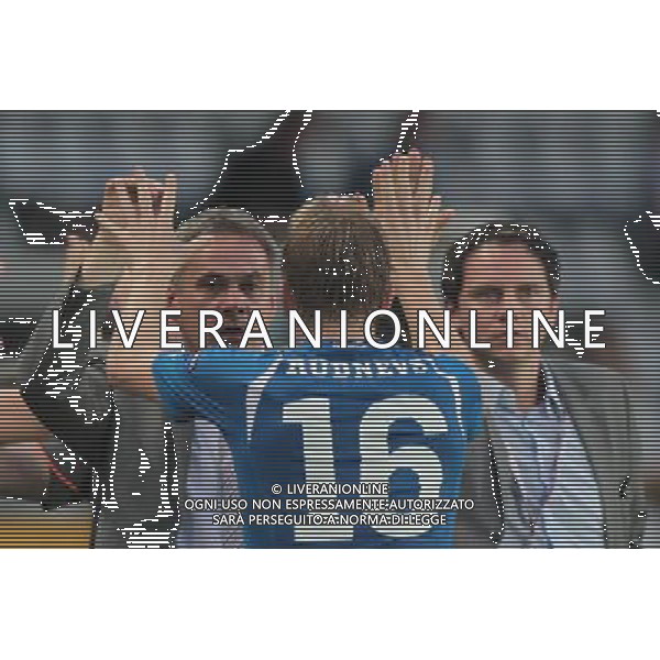 TORINO 16/09/2010 UEFA EUROPA LEAGUE 2010-2011 - PARTITA JUVENTUS vs LECH POZNAN nella foto: JACEK ZIELINSKI, allenatore del Lech Poznan, esulta dopo il gol - ARTJOMS RUDNEVS ©Ê LUKASZ GROCHALA/CYFRASPORT/NEWSPIX.PL- AG. ALDO LIVERANI SAS italy only 
