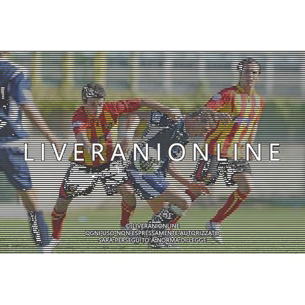 Roma - 11/09/2010 - Stadio Flaminio - Campionato Lega Pro 2010/2011 - Prima Divisione Girone B - Atletico Roma vs Benevento - nella foto: Raffaele Bianco contrasta Daniele Ciofani ph. Corradetti / ©Aldo Liverani Sas