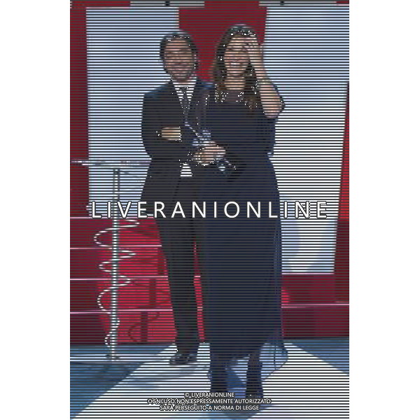 SAN SEBASTIAN (20/09/2010).- Julia Roberts and Javier Bardem attend \'Donostia\' award ceremony at the Kursaal Palace during the 58th San Sebastian international Film Festival. Photo: Cesar Cebolla / ALFAQUI/ALDO LIVERANI ONLY ITALY