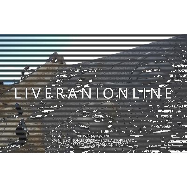 ZHOUSHAN, Sept. 24, 2010 - Photo taken on Sept. 24, 2010 shows sand sculptures in Zhoushan, east China\'s Zhejiang Province. More than 30 artists from home and abroad exhibit their talents, on the theme of a trip to Africa, during a sand sculpture festival here from the 12th to 29th of September, 2010. A 20.91-meter tall sculpture, featuring a Nigerian tale on how a hummingbird become the king of all animals, was competing for the title of World\'s tallest sand sculpture. (/Xu Yu) (lb) © Xu Yu - Xinhua - Photoshot - Ag. Aldo Liverani sas ITALY ONLY CINA - FESTIVAL DELLE SCULTURE DI SABBIA: VIAGGIO IN AFRICA