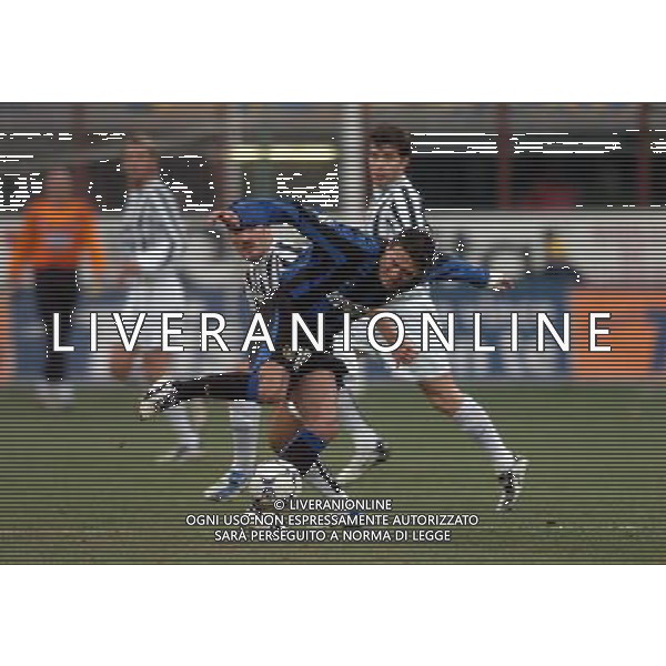 Milano 12-02-04 Inter-Juventus Coppa Italia Tim Cup 2003/04 nella foto kily gonzalez zambrotta ph marco luzzani/ag aldo liverani s.a.s.