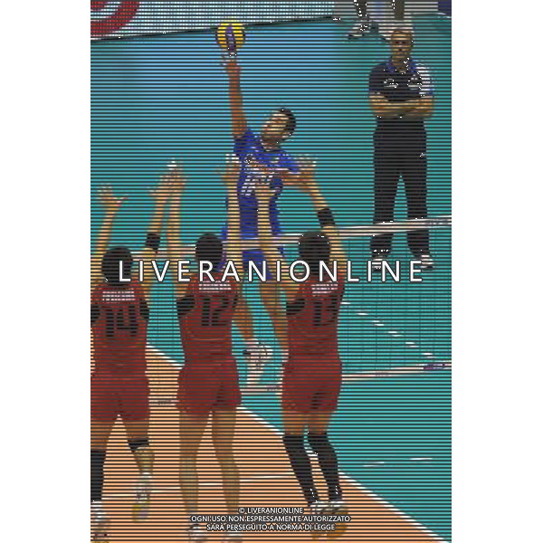Campionati Mondiali Pallavolo maschile 1° giornata della prima fase Milano 25-09-2010 Italia - Giappone nella foto: Savani in alto del muro giapponese foto Garavaglia - ag. Aldo Liverani sas