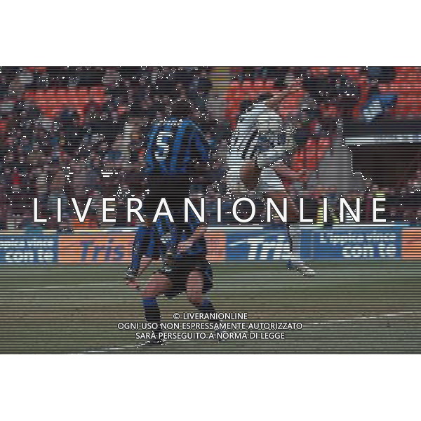 Milano 12-02-04 Inter-Juventus Coppa Italia Tim Cup 2003/04 nella foto zambrotta emre ph marco luzzani/ag aldo liverani s.a.s.