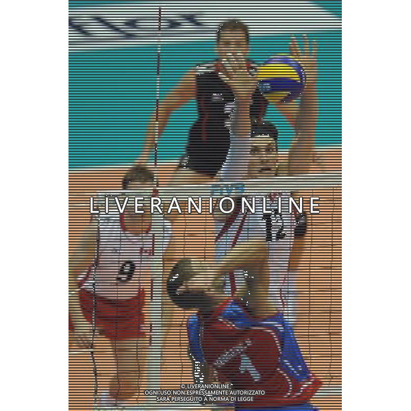 Trieste, 26/09 /2010. FIVB 2010 Men\'s World Championship Canada vs Serbia Gruppo F - 2 turno Nella foto: Schmitt Gavin mura Kovacevic Nikola Foto di Simone Ferraro / Liverani