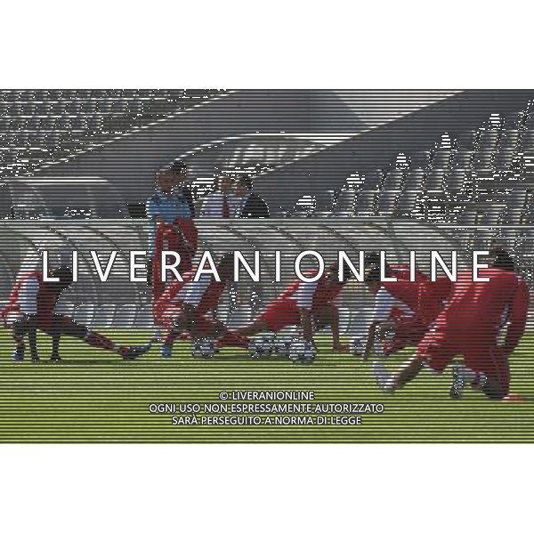 20100927: BRAGA, PORTUGAL - SC Braga training session to prepare Champions League 2010/2011 match against Shaktar Donetsk. In picture: Elderson, Meyong, Silvio, Mossoro, Hugo Viana. PHOTO: CITYFILES/NEWSPIX.PL- AG. ALDO LIVERANI SAS ITALY ONLY ALLENAMENTO DELLA SQUADRA PORTOGHESE DEL BRAGA IN VISTA DELLA PARTITA DI CHAMPIONS LEAGUE 2010-2011 CONTRO IL SHAKTAR DONETSK