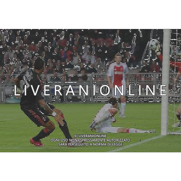 UEFA Champions League 2010/2011 Gruppo G Amsterdam (Olanda) - 28.09.2010 Ajax-Milan Nella Foto:parata stekelenburg su boateng /Ph.Vitez-Ag. Aldo Liverani
