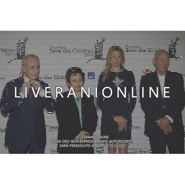 MADRID (28/09/2010).- \'Save The Children 2010\' Awards Ceremony. Jose Carreras, Shirin Ebadi, Mira Sorvino and Sebastiao Salgado. Photo: Cesar Cebolla / ALFAQUI - AG. ALDO LIVERANI SAS ITALY ONLY MADRID - CONSEGNA DEL PREMIO: \' SAVE THE CHILDREN\' 2010