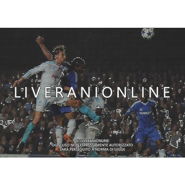 Gabriel Heinze (L) and Florent Maluda (2L) compete for the ball at the Chelsea FC Vs Olympique de Marseille for the Champions League in London, Great Britain on 27 September 2010 © FACUNDO ARRIZABALAGA - PHOTOSHOT - AG. ALDO LIVERANI SAS ITALY ONLY partita: CHELSEA vs OLYMPIQUE MARSIGLIA. CHAMPIONS LEAGUE 2010/2011 