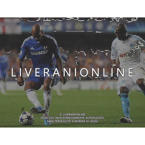 Nicolas Anelka (L) controls the ball at the Chelsea FC Vs Olympique de Marseille for the Champions League in London, Great Britain on 27 September 2010 © FACUNDO ARRIZABALAGA - PHOTOSHOT - AG. ALDO LIVERANI SAS ITALY ONLY partita: CHELSEA vs OLYMPIQUE MARSIGLIA. CHAMPIONS LEAGUE 2010/2011 
