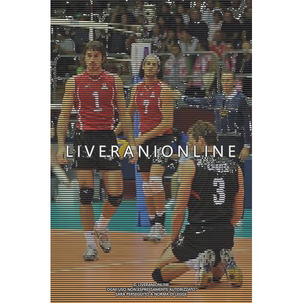 Trieste, 27/09 /2010. FIVB 2010 Men\'s World Championship Germania vs Canada 3-0 Gruppo F - 3 turno Nella foto: Mainville Louis-Pierre, Soonias Dallas e Lewis Daniel, delusione Canada Foto di Simone Ferraro / Liverani