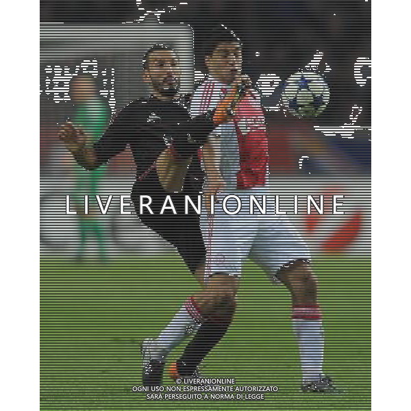 UEFA Champions League 2010/2011 Gruppo G Amsterdam (Olanda) - 28.09.2010 Ajax-Milan Nella Foto:Gianluca ZAMBROTTA-Luis SUAREZ /Ph.Vitez-Ag. Aldo Liverani