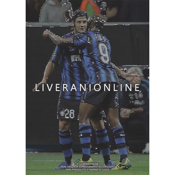 Inter - Werder Brema Champions League 29/09/2010 nella foto esultanza di samuel eto\'o dopo il primo gol con cristian chivu ©Luzzani/Agenzia Aldo Liverani Sas