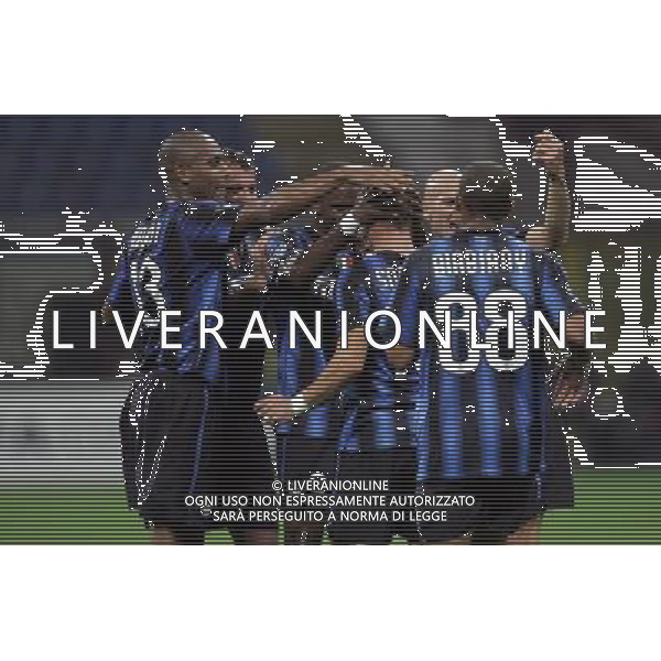 Inter - Werder Brema Champions League 29/09/2010 nella foto esultanza dopo il gol di wesley sneijder festeggiato dai compagni ©Luzzani/Agenzia Aldo Liverani Sas