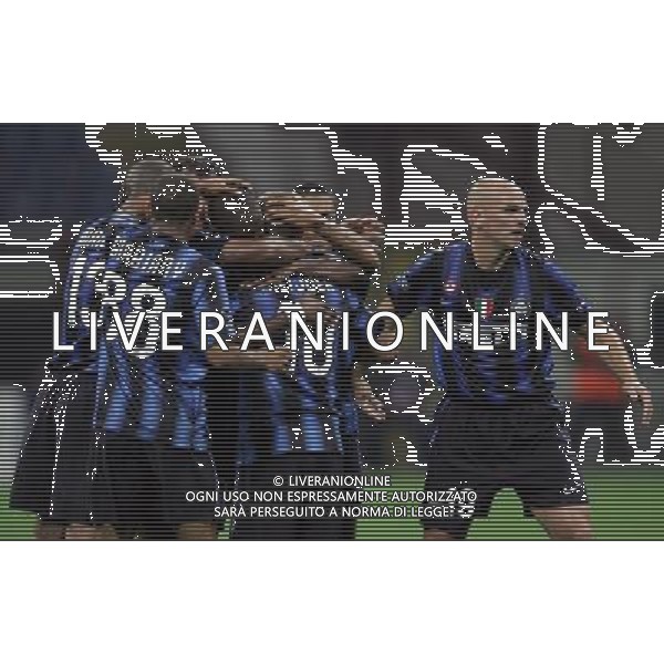 Inter - Werder Brema Champions League 29/09/2010 nella foto esultanza dopo il gol di wesley sneijder festeggiato dai compagni ©Luzzani/Agenzia Aldo Liverani Sas