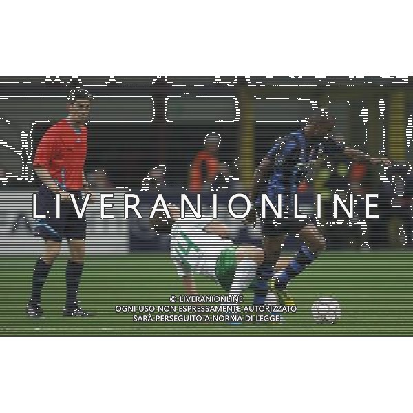 Milano 29-09-2010 Champions League 2010/11 inter-werder brema 4:0 nella foto samuel eto\'o, philipp bargfrede e arbitro alberto undiano malleco ph marco luzzani/ag aldo liverani s.a.s.