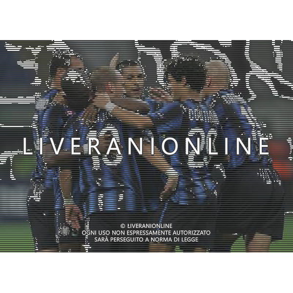 Milano 29-09-2010 Champions League 2010/11 inter-werder brema 4:0 nella foto wesley sneijder esulta dopo il gol con i compagni ph marco luzzani/ag aldo liverani s.a.s.