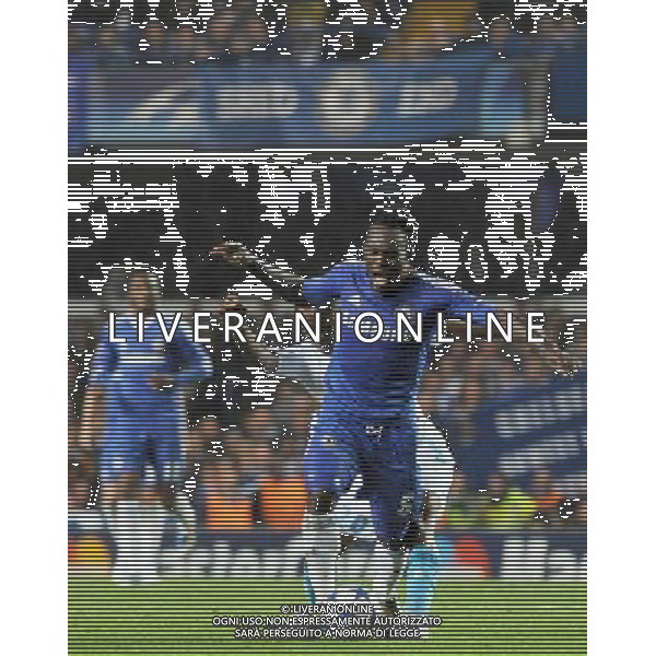 Mikail Essien competes for the Ball at the Chelsea FC Vs Olympique de Marseille for the Champions League in London, Great Britain on 27 September 2010(PHOTOSHOT/FACUNDO ARRIZABALAGA)... ... ©photoshot/Agenzia Aldo Liverani Sas - ITALY ONLY: partita: CHELSEA vs OLYMPIQUE MARSIGLIA. CHAMPIONS LEAGUE 2010/2011