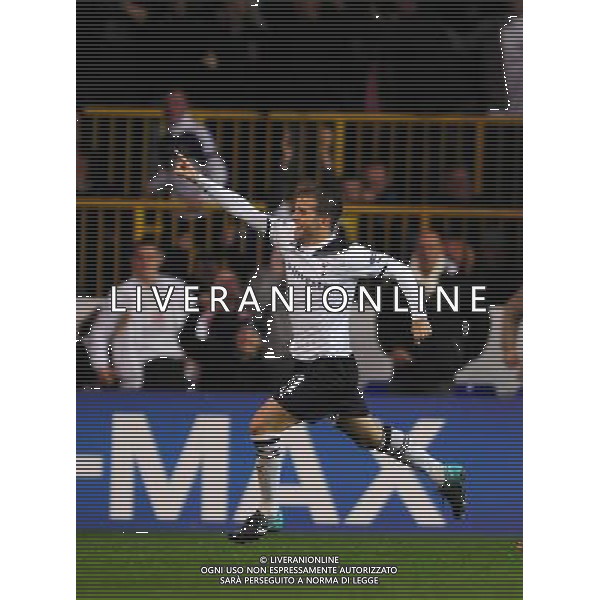 (100930) -- LONDON, Sept 30, 2010 () -- Rafael van der Vaart of Tottenham Hotspur celebrates his goal during his match against Twente of group A in the 2010/11 UEFA Champions League in London, Britain, Sept. 29, 2010. Hotspur won by 4-1. (/Zeng Yi) - Xinhua/Photoshot - Ag. Aldo Liverani sas ITALY ONLY LONDRA - TOTTENHAM HOTSPUR vs TWENTE. CHAMPIONS LEAGUE 2010/2011 ESULTANZA