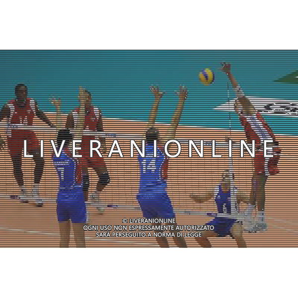 Campionati Mondiali Pallavolo maschile FIVB 1ç giornata della seconda fase Milano 30-09-2010 Cuba - Serbia nella foto: un attacco di Hernandez foto Garavaglia - ag. Aldo Liverani sas