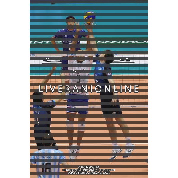 Campionati Mondiali Pallavolo maschile FIVB 1ç giornata della seconda fase Milano 30-09-2010 Francia - Argentina nella foto: una palla contesa tra Hardy-Dess (Francia) e De Cecco (Argentina) foto Garavaglia - ag. Aldo Liverani sas