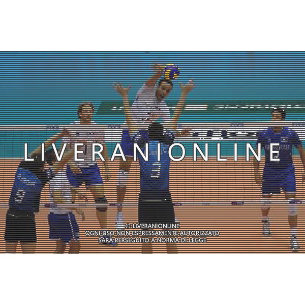 Campionati Mondiali Pallavolo maschile FIVB 1ç giornata della seconda fase Milano 30-09-2010 Francia - Argentina nella foto: un attacco di Hardy-Dess (Francia) foto Garavaglia - ag. Aldo Liverani sas