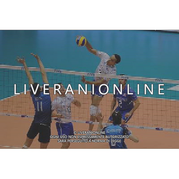 Campionati Mondiali Pallavolo maschile FIVB 1ç giornata della seconda fase Milano 30-09-2010 Francia - Argentina nella foto: un attacco di Hardy-Dess (Francia) foto Garavaglia - ag. Aldo Liverani sas