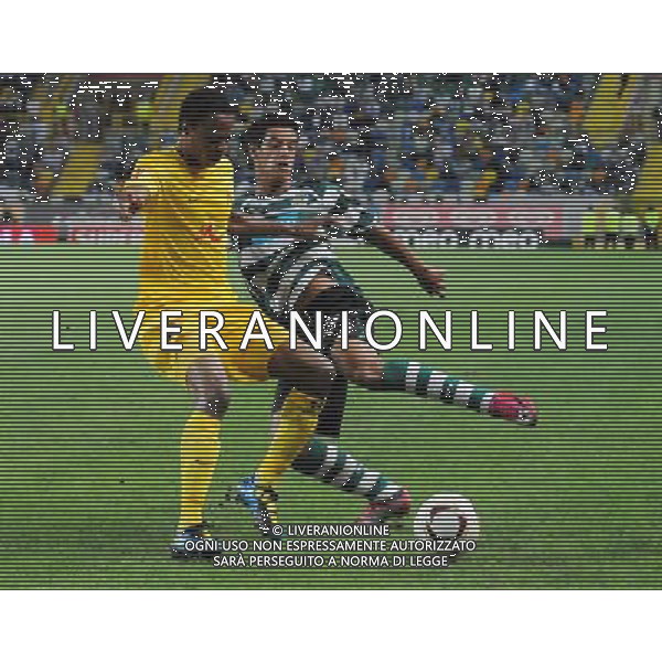 20100930: LISBON, PORTUGAL - Sporting Lisbon vs PFC Levski Sofia: UEFA Europa League 2010/2011 - Group Stage. NELLA FOTO Diogo Salomao (Sporting) and Dustley Mulder (Levski). PHOTO: Alexandre Pona/CITYFILES AG ALDO LIVERANI-ONLY ITALY
