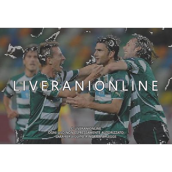 20100930: LISBON, PORTUGAL - Sporting Lisbon vs PFC Levski Sofia: UEFA Europa League 2010/2011 - Group Stage. NELLA FOTO Helder Postiga (Sporting, C) celebrating goal with team mates Joao Pereira (L) and Maniche (R). PHOTO: Alexandre Pona/CITYFILES AG ALDO LIVERANI-ONLY ITALY
