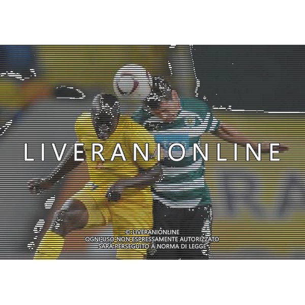 20100930: LISBON, PORTUGAL - Sporting Lisbon vs PFC Levski Sofia: UEFA Europa League 2010/2011 - Group Stage. NELLA FOTO Garra Dembele (Levski) and Anderson Polga (Sporting). PHOTO: Alexandre Pona/CITYFILES AG ALDO LIVERANI-ONLY ITALY