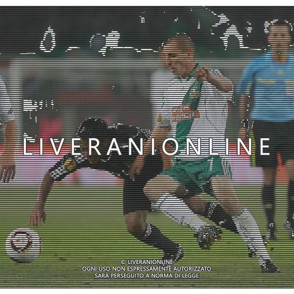 Euroleague group L match between Rapid Vienna v Besiktas Istanbul at Ernst Happel Stadium in Wien, Austria. 30.09.2010 Match Scored: Rapid Vienna 1 v Besiktas Istanbul 2 NELLA FOTO Rodrigo Tabata (L) of Besiktas and Stefan Kulovits (R) of Rapid Vienna. Newspix.pl *** Local Caption *** www.newspix.pl AG ALDO LIVERANI ONLY ITALY