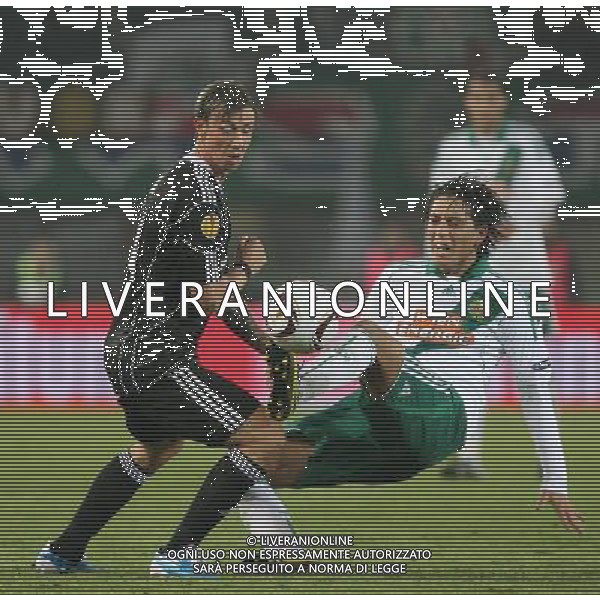 Euroleague group L match between Rapid Vienna v Besiktas Istanbul at Ernst Happel Stadium in Wien, Austria. 30.09.2010 Match Scored: Rapid Vienna 1 v Besiktas Istanbul 2 NELLA FOTO Guti (L) of Besiktas and Yasin Pevlivan (R) of Rapid Vienna. Newspix.pl *** Local Caption *** www.newspix.pl AG ALDO LIVERANI ONLY ITALY