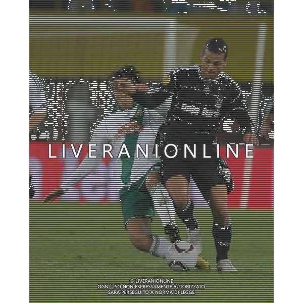 Euroleague group L match between Rapid Vienna v Besiktas Istanbul at Ernst Happel Stadium in Wien, Austria. 30.09.2010 Match Scored: Rapid Vienna 1 v Besiktas Istanbul 2 NELLA FOTO Atdhe Nuhiu (L) of Rapid Vienna and Bobo (R) of Besiktas. Newspix.pl *** Local Caption *** www.newspix.pl AG ALDO LIVERANI ONLY ITALY