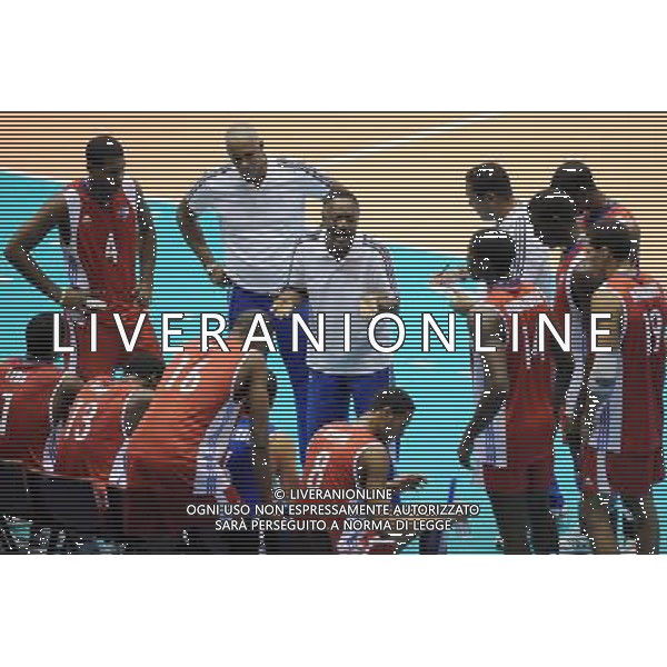 Campionati Mondiali Pallavolo maschile FIVB 1Á giornata della seconda fase Milano 30-09-2010 Cuba - Serbia nella foto: timeout Cuba, al centro l\'allenatore Orlando Blackwood foto Garavaglia - ag. Aldo Liverani sas