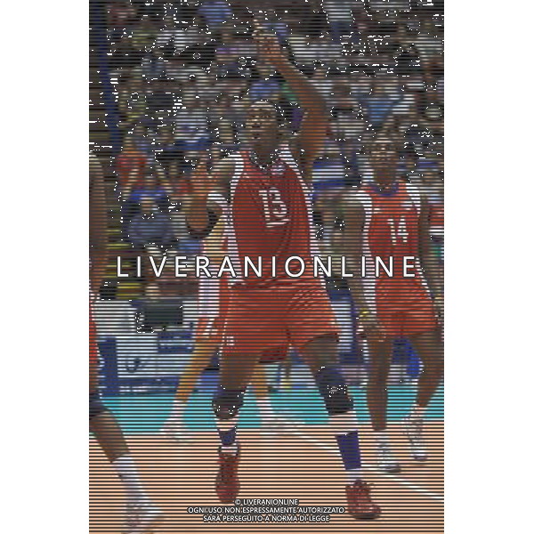 Campionati Mondiali Pallavolo maschile FIVB 1Á giornata della seconda fase Milano 30-09-2010 Cuba - Serbia nella foto: Simon (Cuba) protesta per una decisione arbitrale foto Garavaglia - ag. Aldo Liverani sas