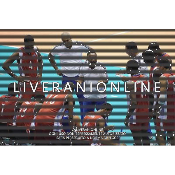 Campionati Mondiali Pallavolo maschile FIVB 1¡ giornata della seconda fase Milano 30-09-2010 Cuba - Serbia nella foto: un timeout di Cuba, al centro l\'allenatore Orlando Blackwood foto Garavaglia - ag. Aldo Liverani sas