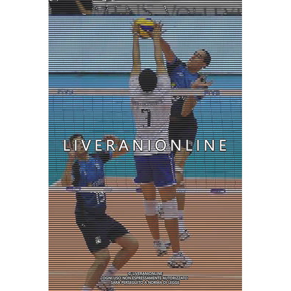 Campionati Mondiali Pallavolo maschile FIVB 1Á giornata della seconda fase Milano 30-09-2010 Francia - Argentina nella foto: Crer (Argentina) e Hardy-Dess (Francia) sulla stessa palla foto Garavaglia - ag. Aldo Liverani sas