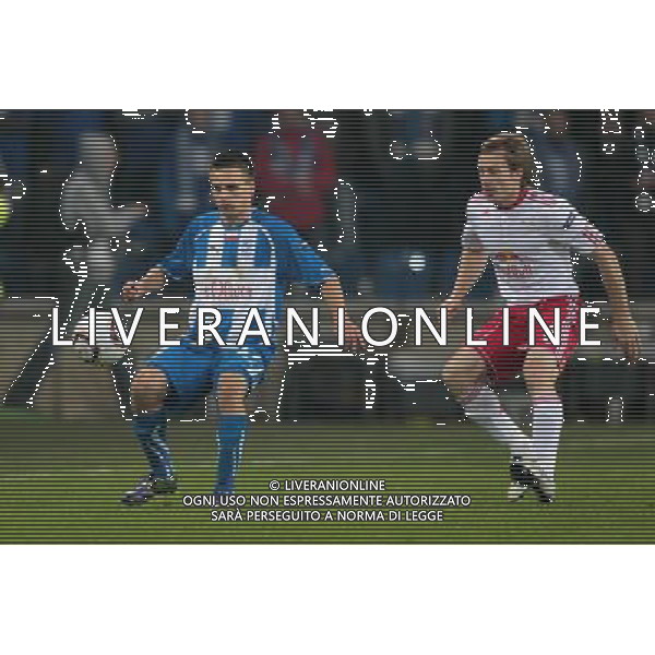 EUROPA LEAGUE 2010-2011- partita: LECH POZNAN FC RED BULL SALZBURG nella foto: SLAWOMIR PESZKO (L), CHRISTIAN SCHWEIGER © LUKASZ GROCHALA/CYFRASPORT/ NEWSPIX.PL - AG. ALDO LIVERANI SAS ITALY ONLY 
