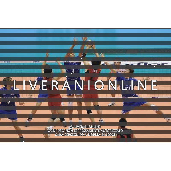 Campionati Mondiali Pallavolo maschile FIVB 2Á giornata della seconda fase Milano 1-10-2010 Giappone - Francia nella foto: Abe (Giappone) anticipa Hardy-Dessources (Francia) foto Garavaglia - ag. Aldo Liverani sas