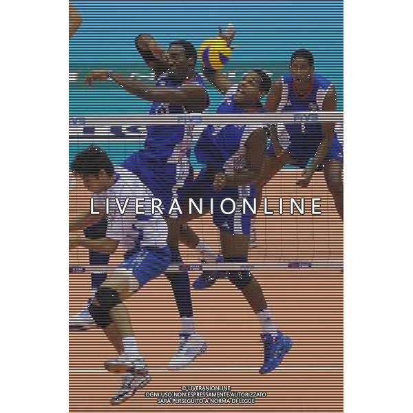 Campionati Mondiali Pallavolo maschile FIVB 2ç giornata della seconda fase Milano 1-10-2010 Messico - Cuba nella foto: Leal a DX e Simon (Cuba) sulla stessa palla che porta comunque il punto alla loro squadra foto Garavaglia - ag. Aldo Liverani sas