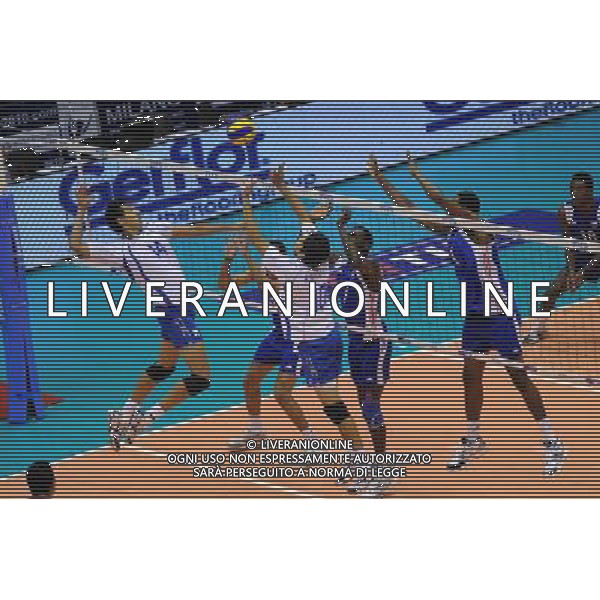 Campionati Mondiali Pallavolo maschile FIVB 2ç giornata della seconda fase Milano 1-10-2010 Messico - Cuba nella foto: Rangel a DX e Aguilera per un attacco del Messico foto Garavaglia - ag. Aldo Liverani sas