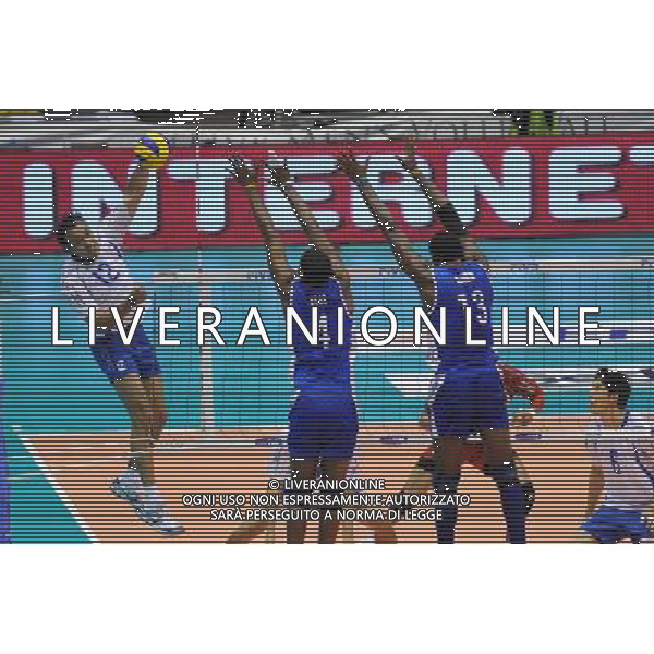 Campionati Mondiali Pallavolo maschile FIVB 2ç giornata della seconda fase Milano 1-10-2010 Messico - Cuba nella foto: un attacco di Martell (Messico) foto Garavaglia - ag. Aldo Liverani sas