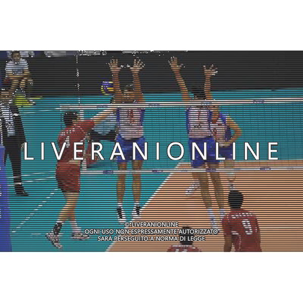 Campionati Mondiali Pallavolo maschile FIVB 3° giornata della seconda fase Milano 2-10-2010 Serbia - Messico nella foto: Meyer (Messico) contro il muro di Miljkoviv e Stankovic (Serbia) foto Garavaglia - ag. Aldo Liverani sas