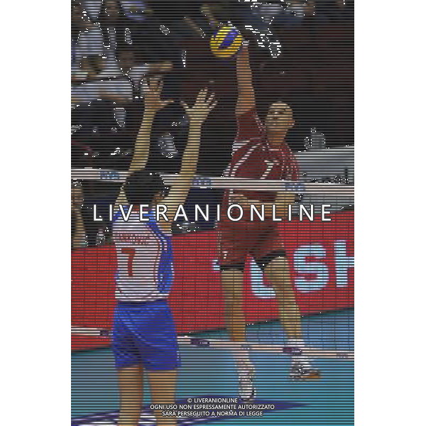 Campionati Mondiali Pallavolo maschile FIVB 3° giornata della seconda fase Milano 2-10-2010 Serbia - Messico nella foto: un attacco di Contreras (Messico) foto Garavaglia - ag. Aldo Liverani sas