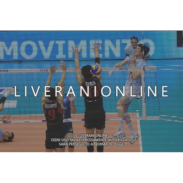 Campionati Mondiali Pallavolo maschile FIVB 3Á giornata della seconda fase Milano 2-10-2010 Argentina - Giappone nella foto: un attacco di Conte (Argentina) foto Garavaglia - ag. Aldo Liverani sas