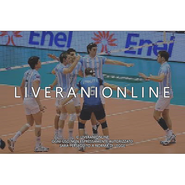 Campionati Mondiali Pallavolo maschile FIVB 3° giornata della seconda fase Milano 2-10-2010 Argentina - Giappone nella foto: i giocatori dell\'Argentina dopo un punto foto Garavaglia - ag. Aldo Liverani sas